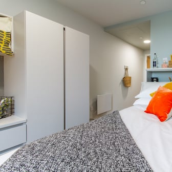 Silver En Suite - Image 1